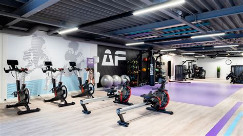 Interieur van een Anytime Fitness club