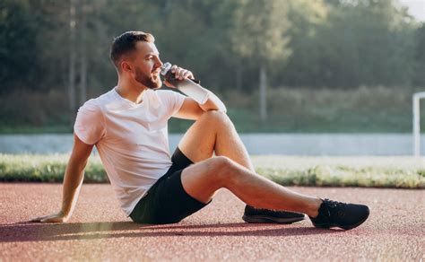 Sporter die pre-workout drinkt