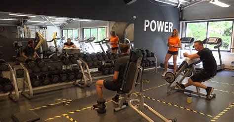 Moderne fitnessruimte in Sportschool Richard de Bijl & Chita Gross