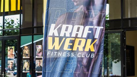 Interieur van Kraftwerk Fitness Heerlen met diverse apparatuur