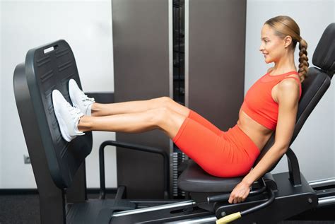 Leg press machine in gebruik