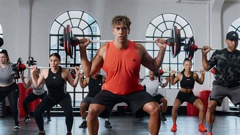 Les Mills Bodypump instructeur geeft les