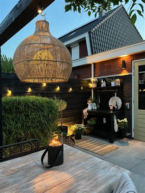 Voorbeeld van sfeervolle buitenverlichting met pendellamp