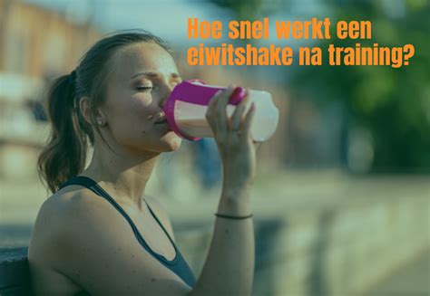 Jonge vrouw drinkt een eiwitshake na een training