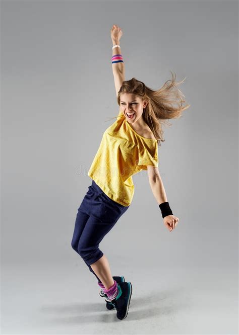 Vrouw die Zumba danst