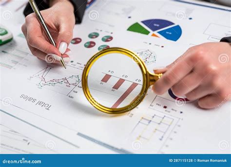 Illustratie van een trainer die data analyseert