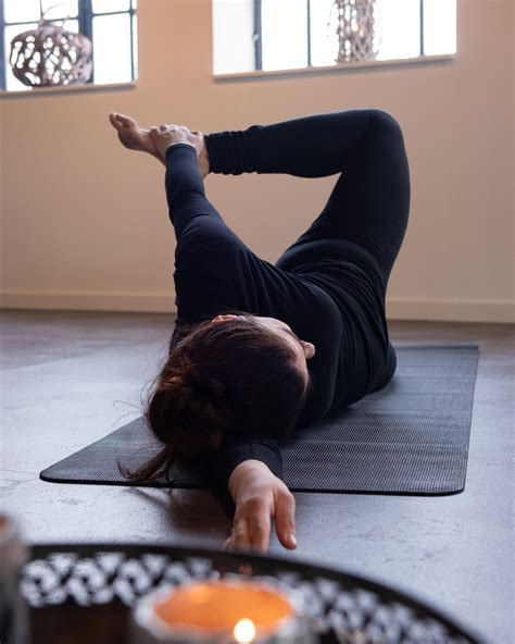 Illustratie van een persoon in een Yin Yoga houding