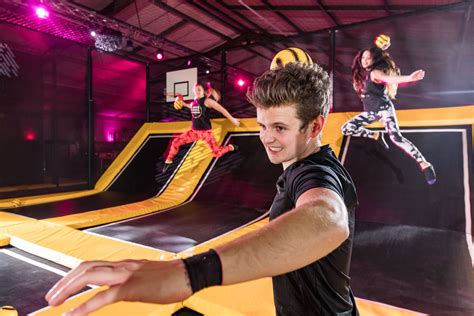 Fitness trampoline in een huiselijke omgeving