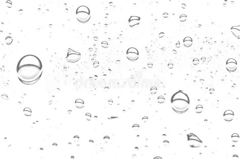 Spetterende waterdruppels op oordopjes