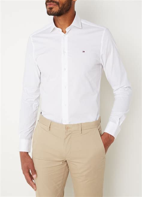 Model met Tommy Hilfiger slim fit overhemd
