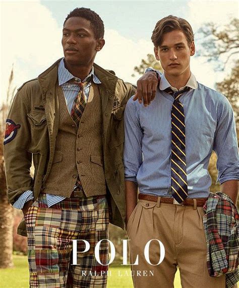 Man in klassieke Ralph Lauren preppy outfit