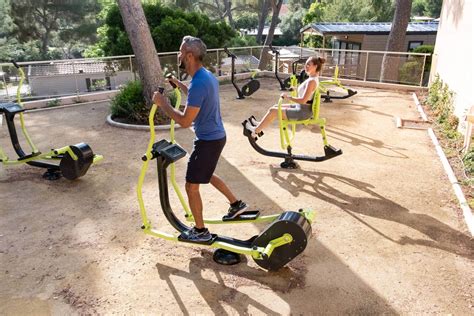 Stairmaster apparaat in een fitnessruimte