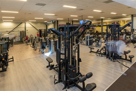 Groepstrainingen in een fitnesszaal