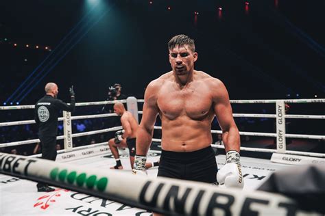 Rico Verhoeven tijdens een kickbokswedstrijd
