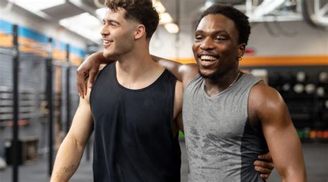 Sporters die samen trainen