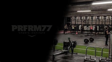Teamfoto van de trainers van PRFRM Fitness