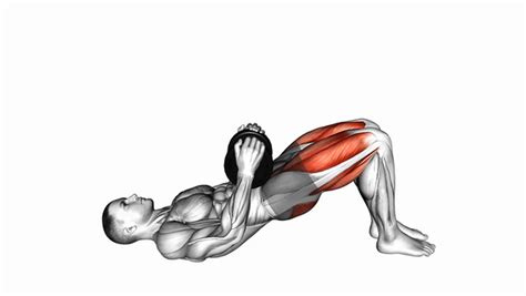 Vrouw die een glute bridge doet met een fitness elastiek