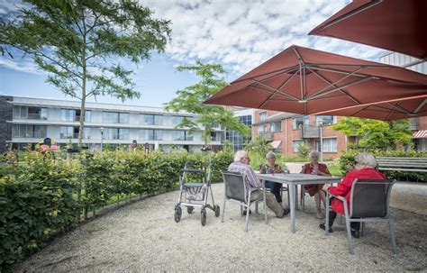 Illustratie van een veilige woonomgeving voor ouderen
