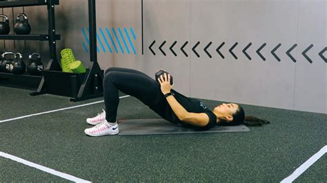 Glute bridge met weerstandsband