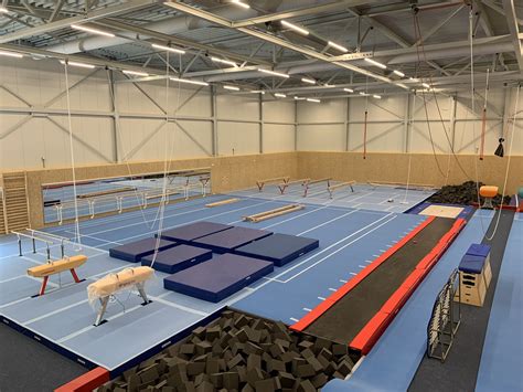 Interieur van Gymworld met turnapparatuur