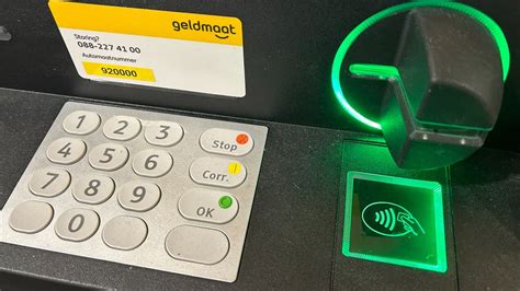 Contactloos geld opnemen met NFC