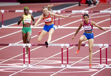 Foto van Femke Bol tijdens een race op de 400 meter horden