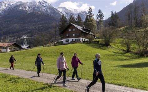 Wilderness Guide in een bergachtige omgeving