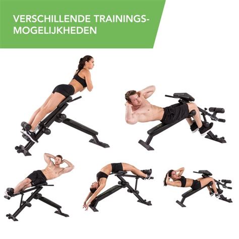 Verschillende posities op een buikspierbank