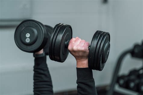 Uitleg over techniek en vorm bij krachttraining in Alkmaar